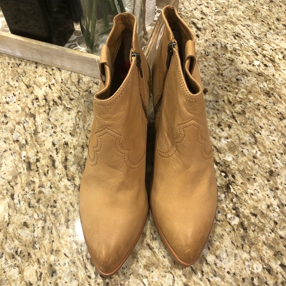 Frye Reina Tan Burnished Finish Bootie 10 - Picture 5 of 12